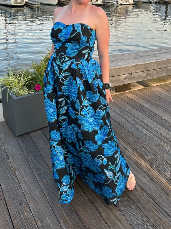 Lulus Dresses & Skirts - Strapless floral spring dress perfect for a prom or cocktail event